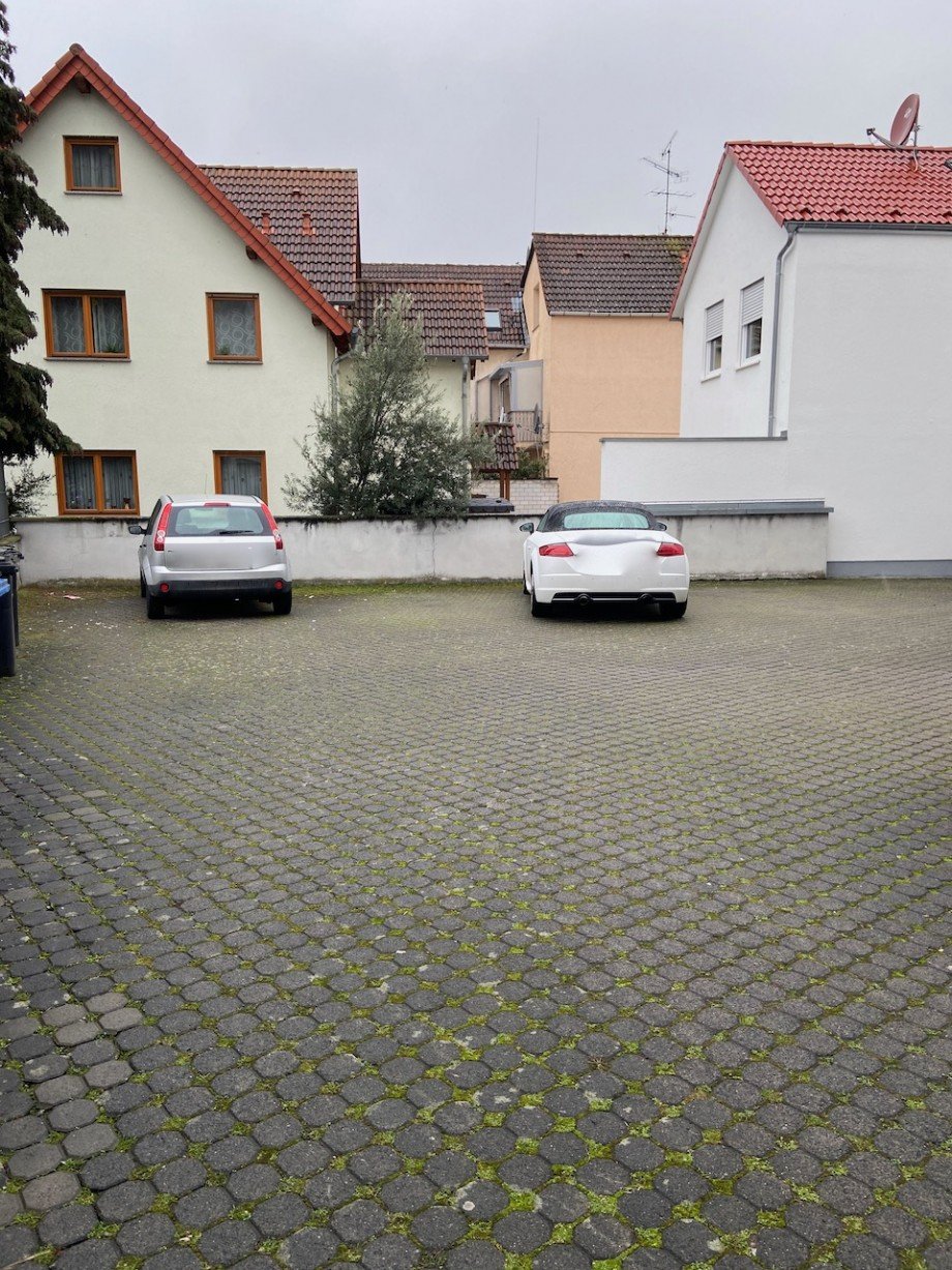 PKW-Stellplatz im Innenhof Etagenwohnung Griesheim