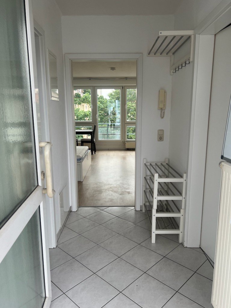 Racano Immobilien Eingangsbereich Darmstadt Dachgeschosswohnung Sonniges 1 Zimmer Apartment in der Stadtmitte