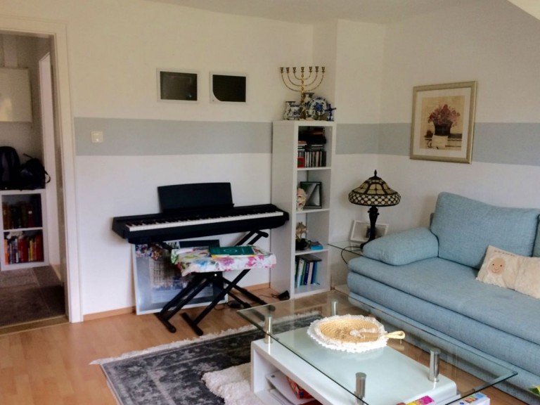 Wohnzimmer Darmstadt Dachgeschosswohnung WG geeignete 2,5 Zimmerwohnung in der Heimst�ttensiedlung