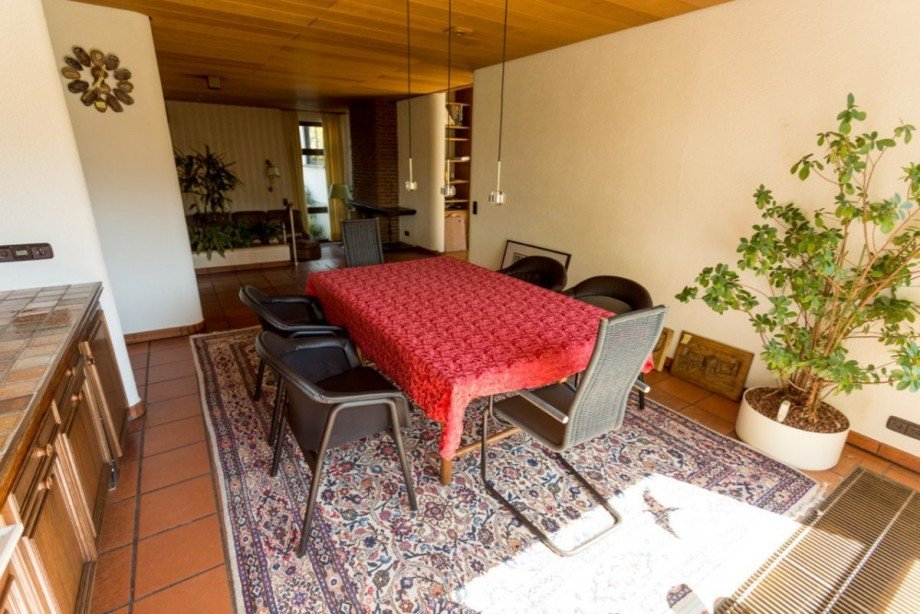 Essbereich mit Blick in den Wohnbereich Villa Ro�dorf