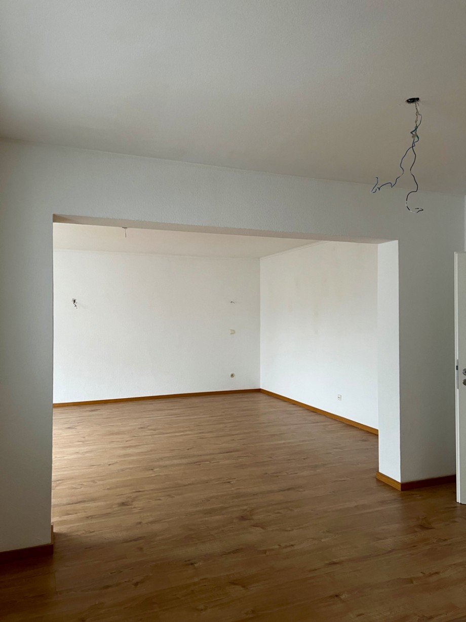 Racano Immobilien Durchgangs/ Wohnzimmer Of Bieber Etagenwohnung Offenbach