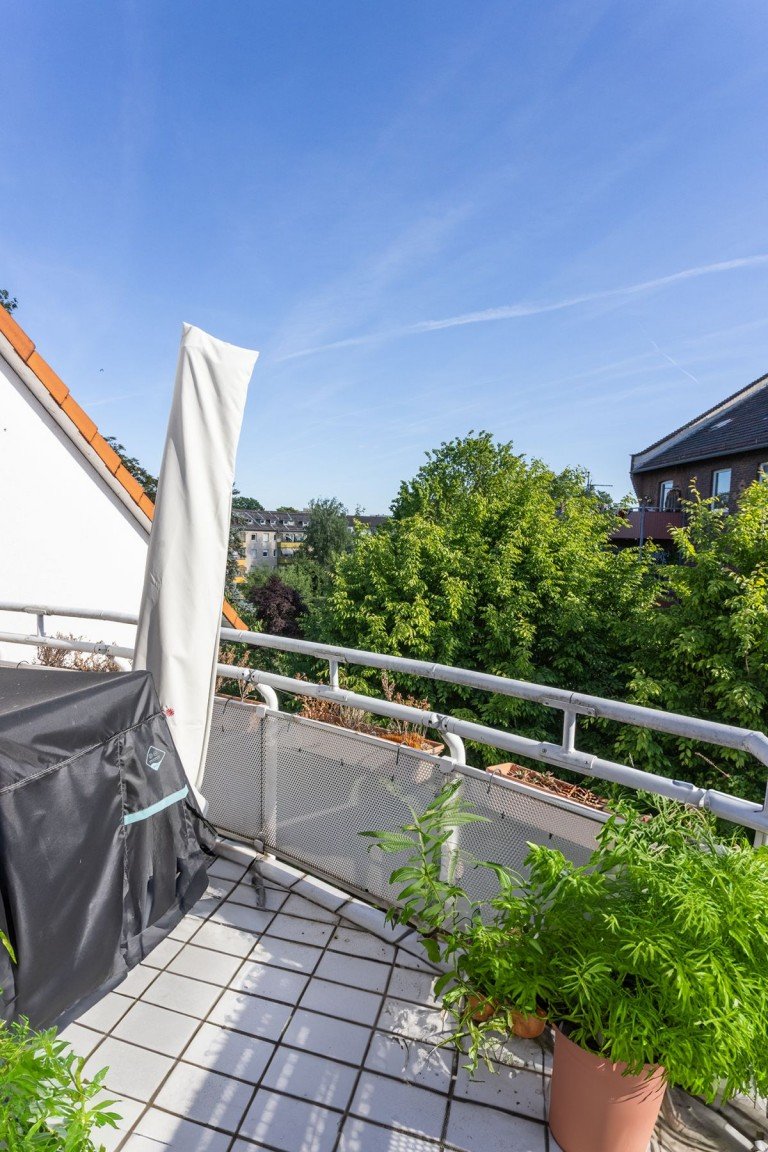 Balkon 03 Darmstadt Dachgeschosswohnung Attraktive 2-Zimmer-Wohnung mit Balkon in Darmstadt-Martinsviertel � Komfort und Lage vereint
