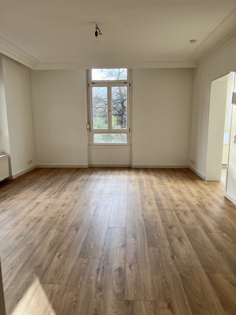 Wohnzimmer Offenbach Etagenwohnung Ab sofort frei - Komplett renovierte Altbauwohnung!