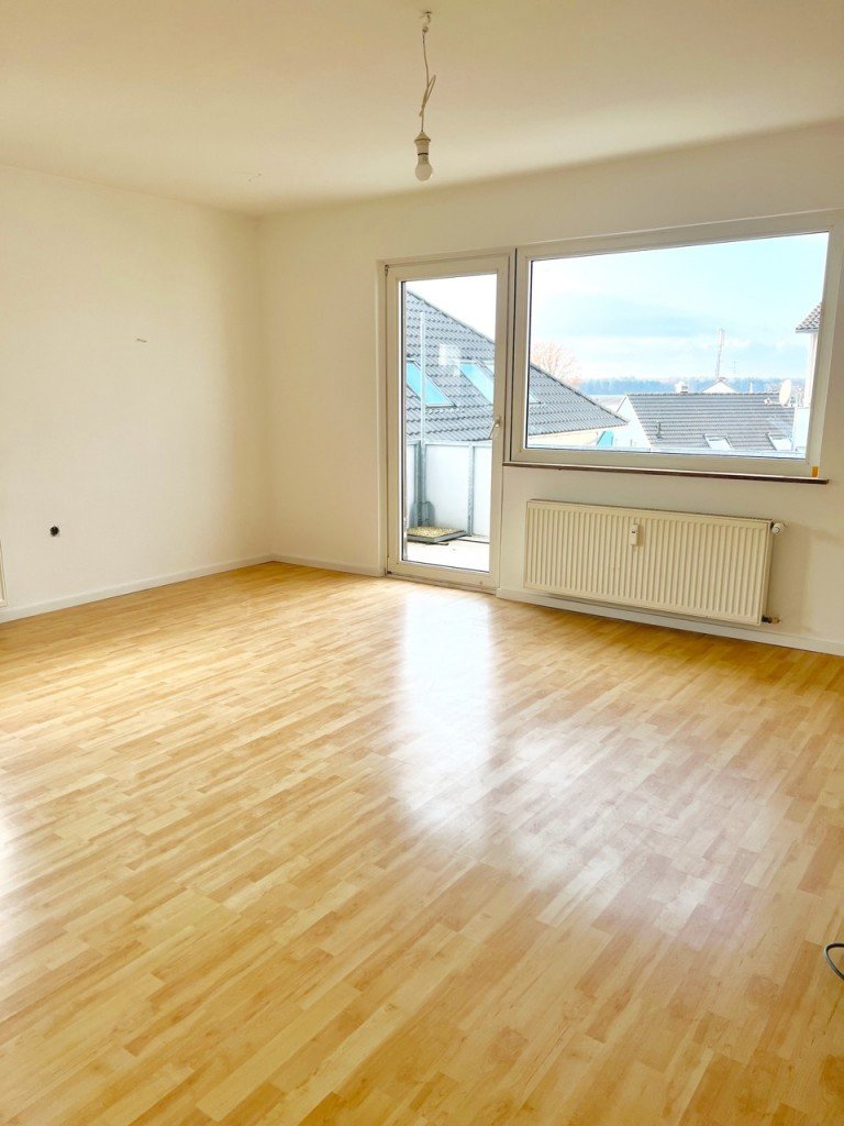 Wohnzimmer Erzhausen Etagenwohnung Demn�chst verf�gbar! Renovierte 3 Zimmerwohnung mit gro�em Westbalkon!