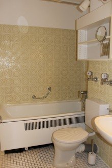 Bad mit Badewanne G�nstig geschnittene 1 Zimmer Wohnung in FH - N�he