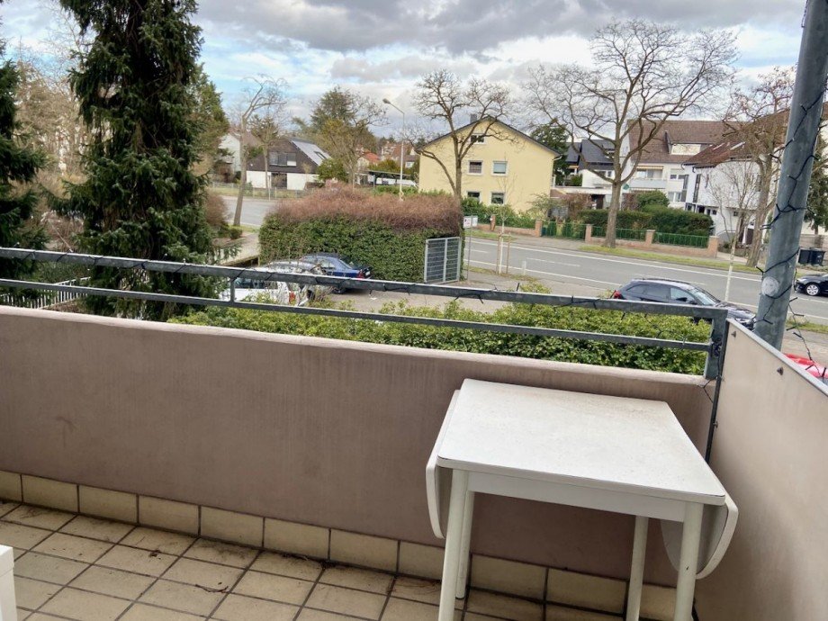 ger�umiger Ost-Balkon Etagenwohnung Darmstadt