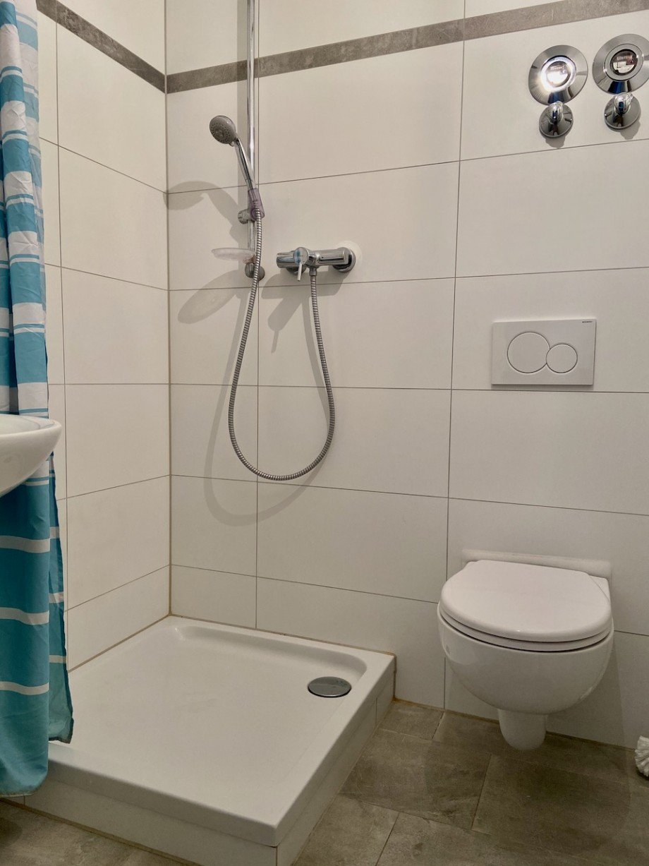 Badezimmer mit Dusche Etagenwohnung Darmstadt